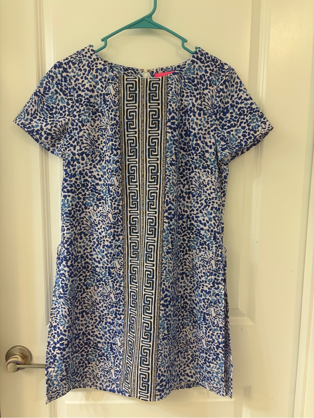 Lilly Pulitzer Blue and White Printed Short-Sleeve Shift Dress with Center Trim